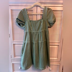 4SI3NNA Green Puff Sleeve Dress